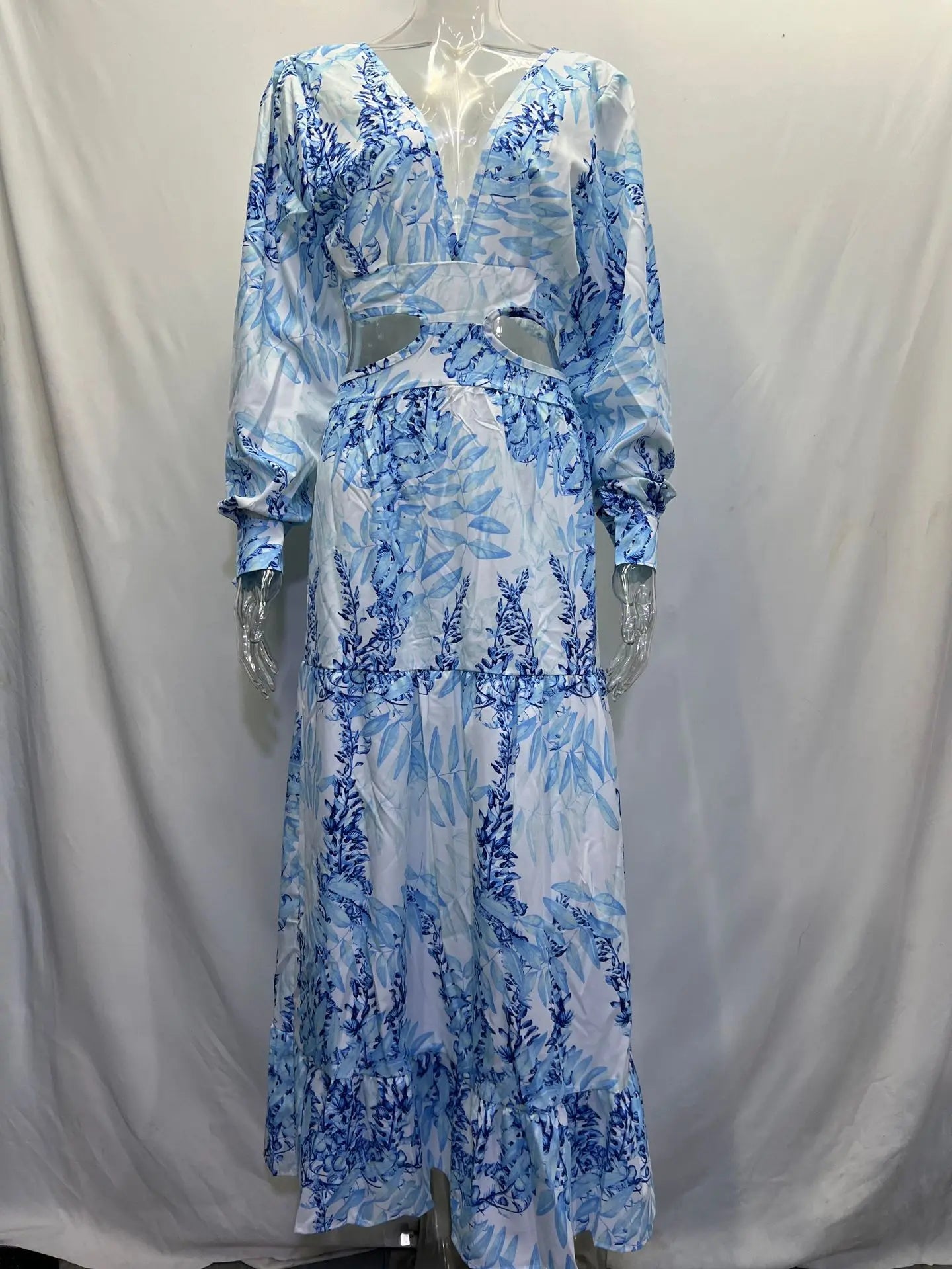 Elegant Long Dress with Deep V-Neck and Ruffles - Image 10