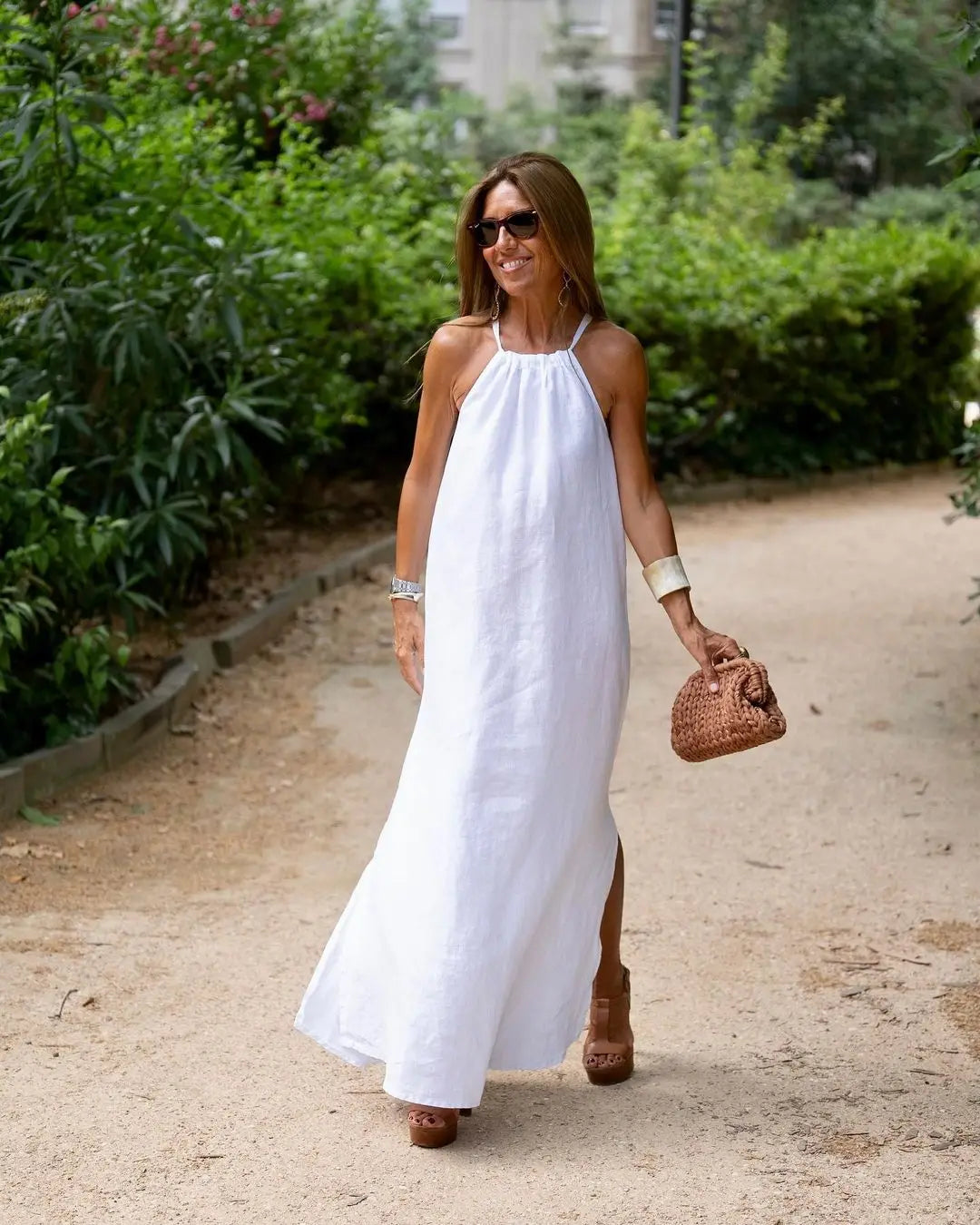 Elegant Sleeveless Halter Maxi Dress for Summer Events - Image 16