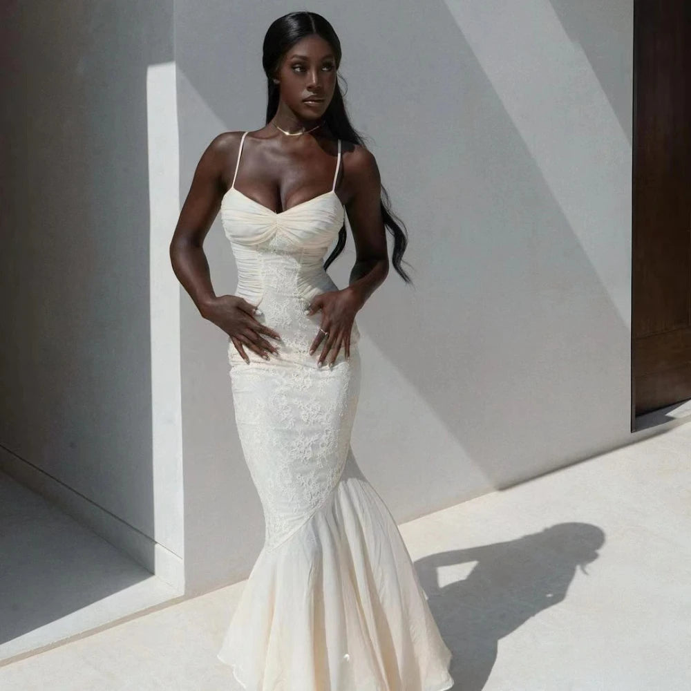 Elegant Beige Lace Spaghetti Strap Bodycon Dress for Summer - Image 4