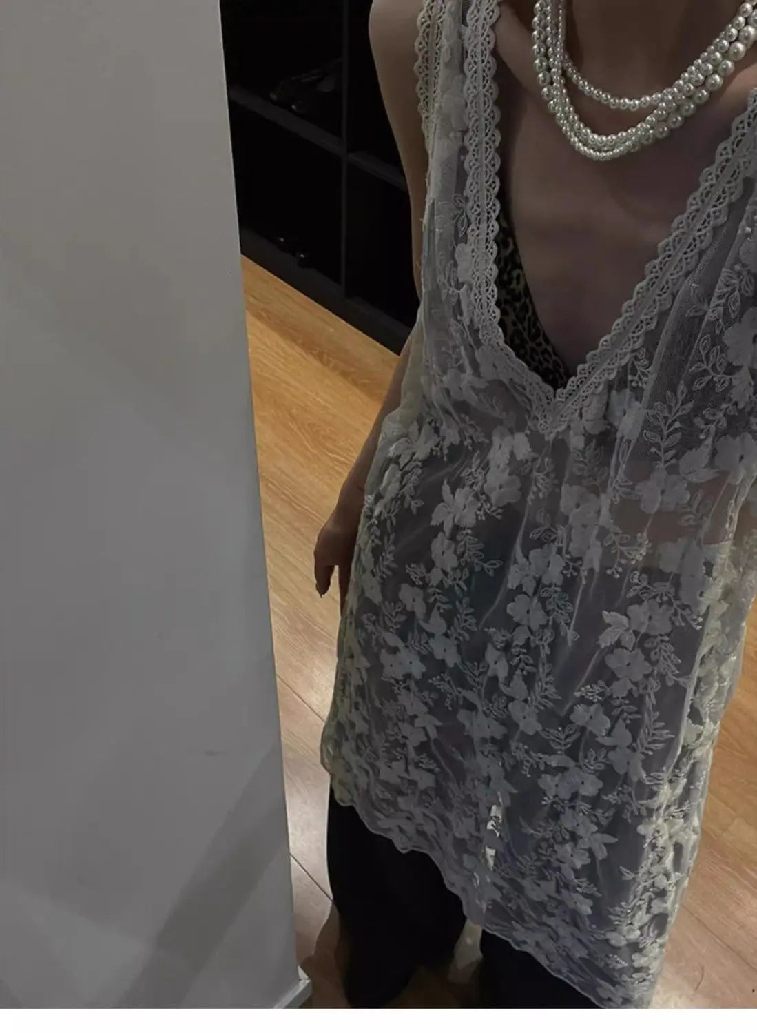 Chic Sleeveless Lace V-Neck Beach Dress for Summer - Image 9