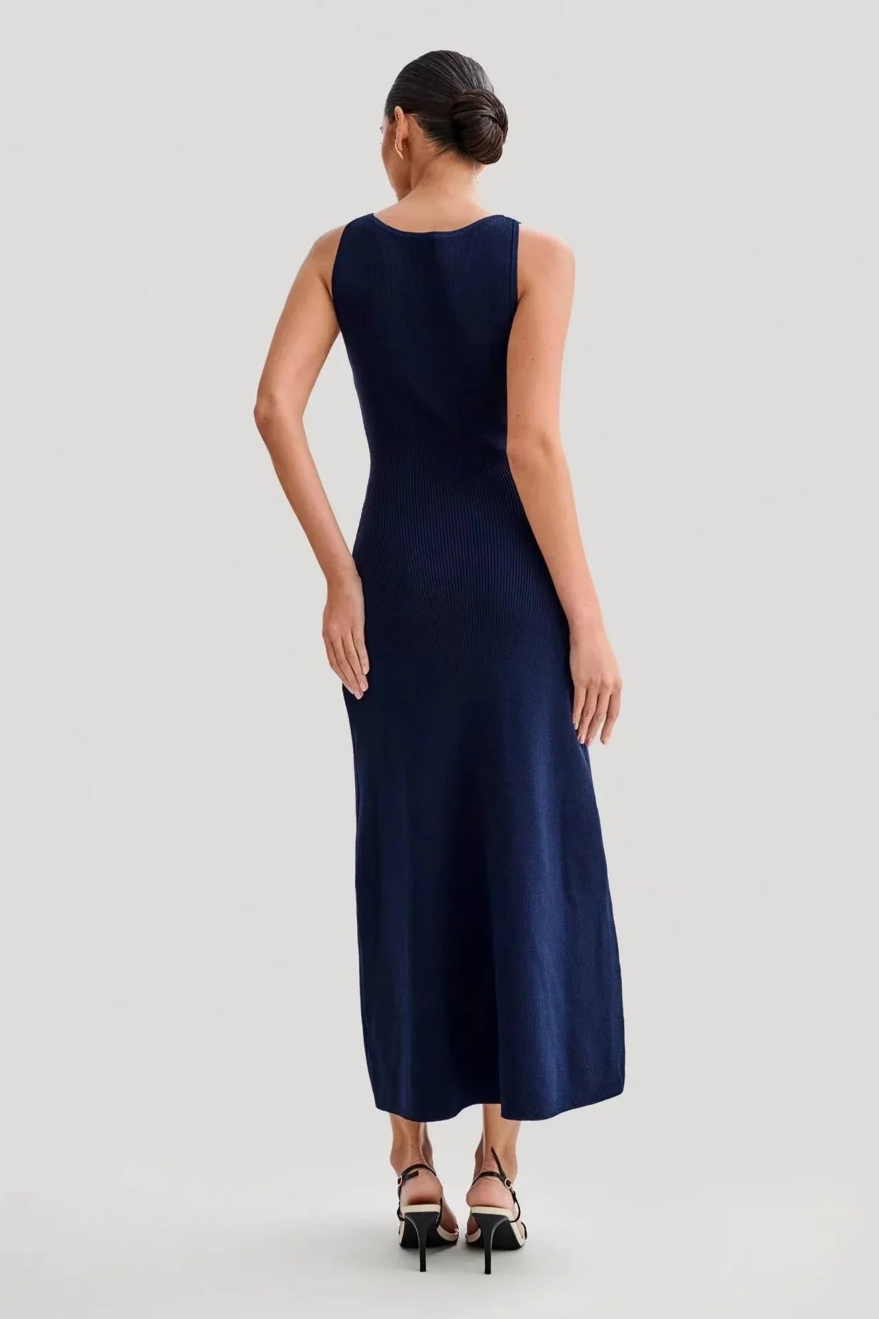 Elegant Sleeveless Knitted Long Dress with Pockets for Women - Image 5