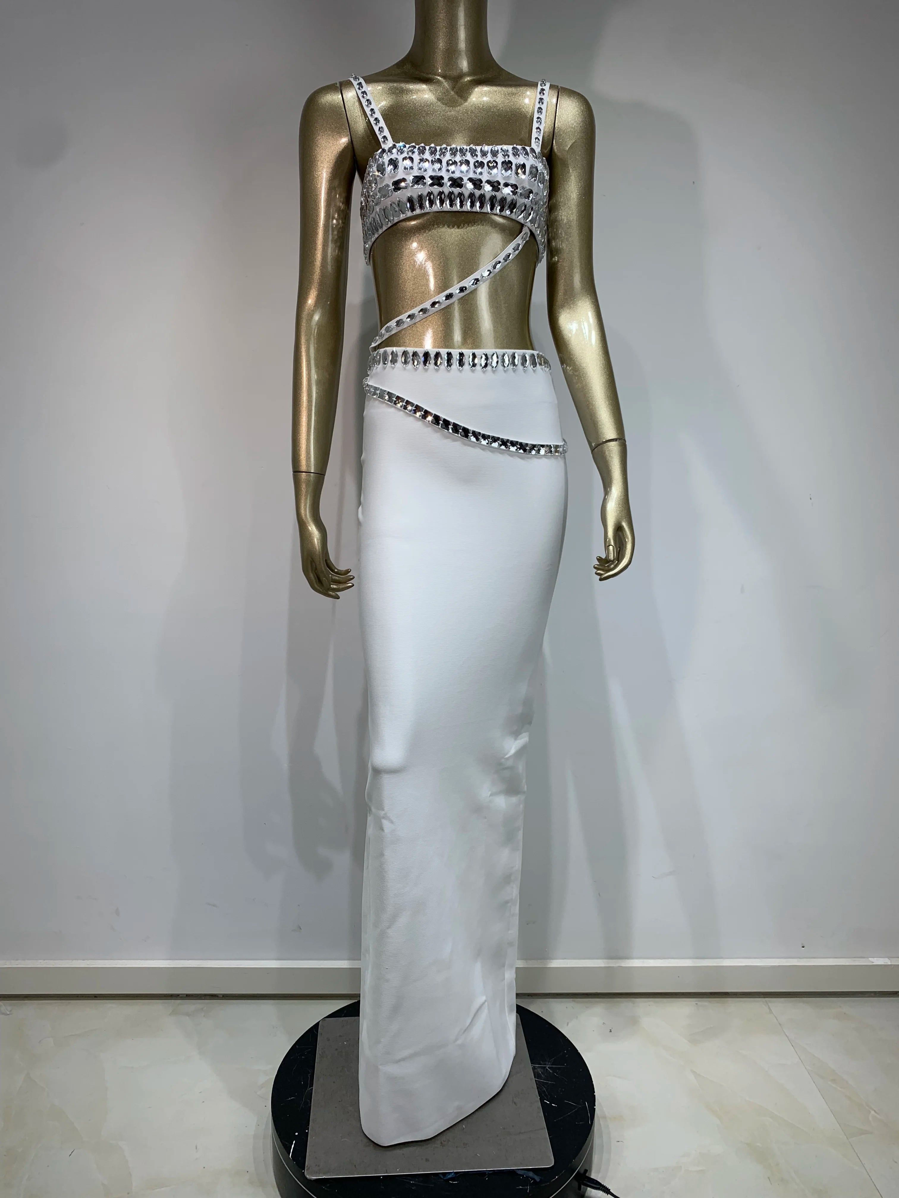 Elegant White Bodycon Dress with Crystal Detail for Parties - Image 5
