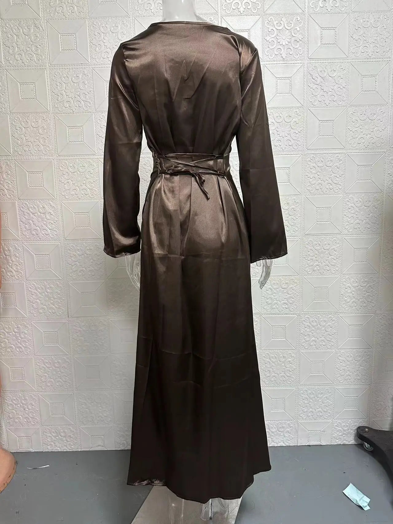 Elegant Women's White Lace-up Round Neck Dress - Image 11