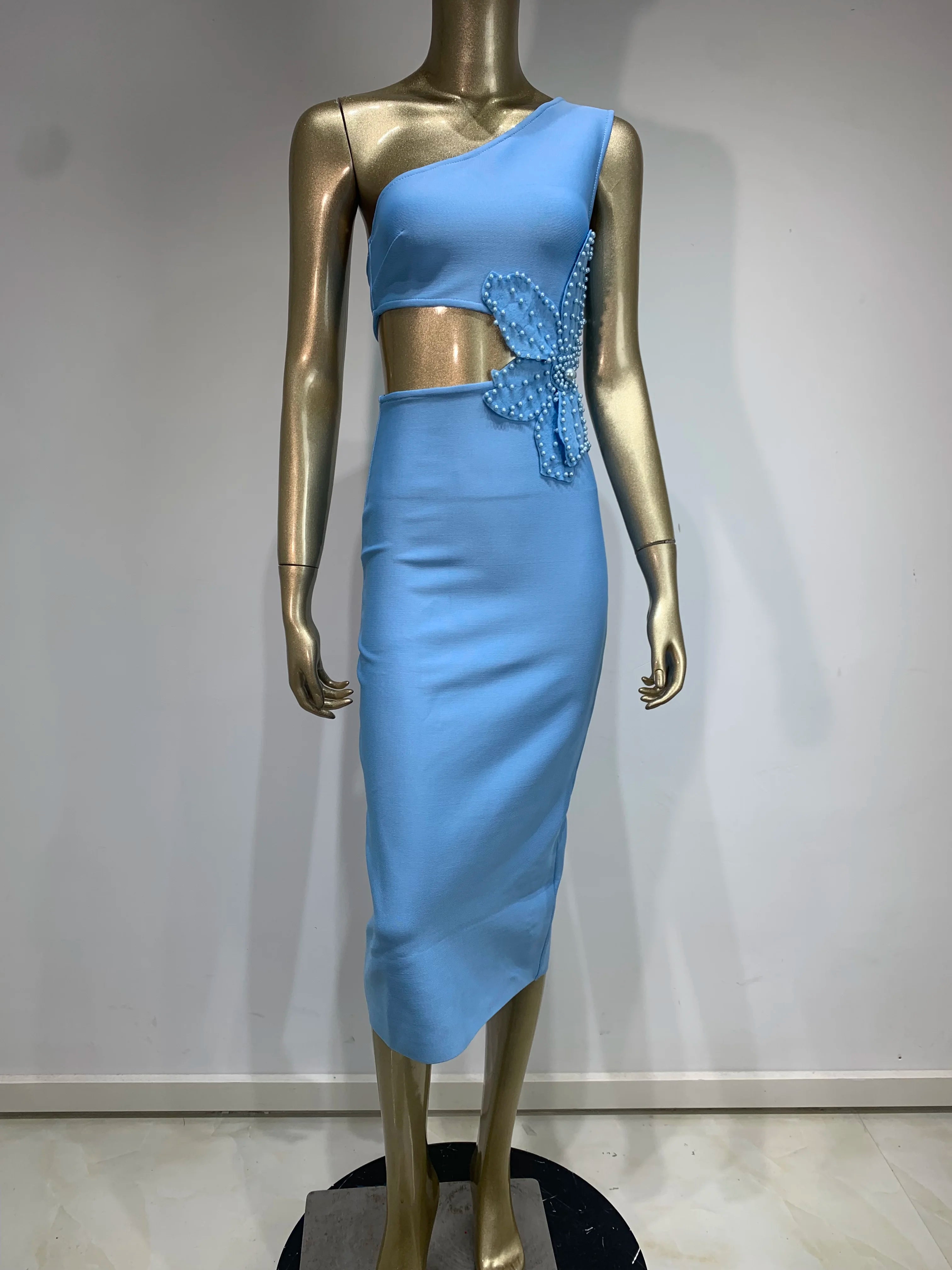 Elegant Sky Blue One-Shoulder Cut Out Midi Dress - Image 4