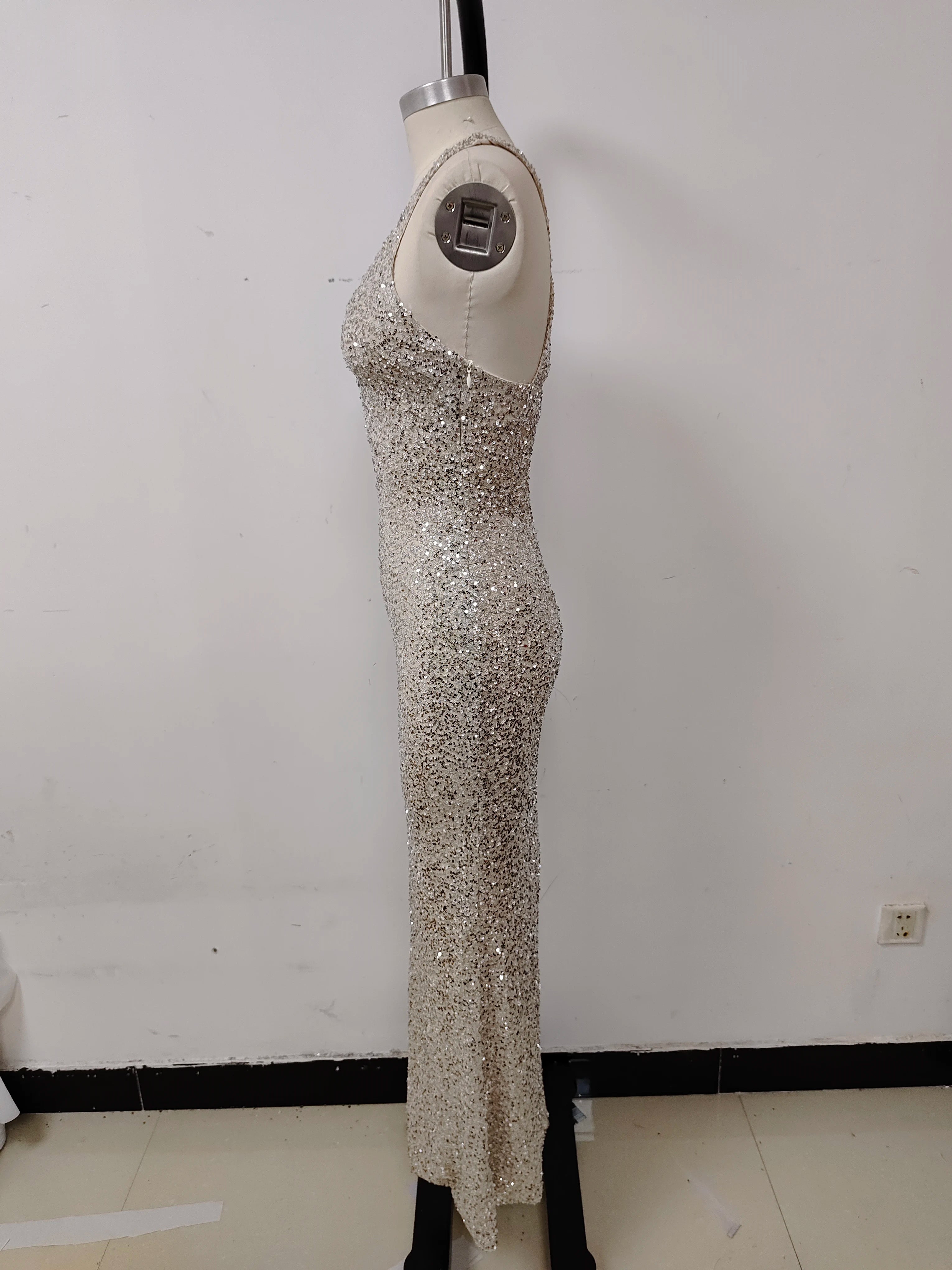 Elegant Backless Sleeveless Sequined Midi Dress for Women - Image 21