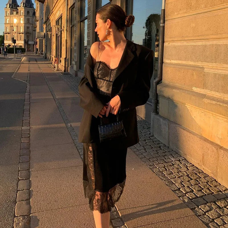 Elegant Black Lace Spaghetti Strap Midi Dress for Date Nights - Image 10