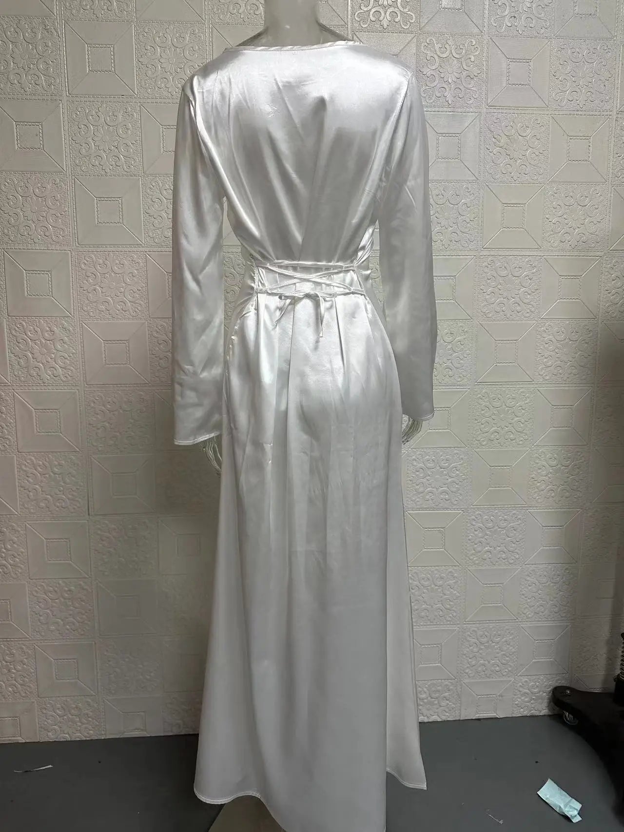 Elegant Women's White Lace-up Round Neck Dress - Image 7