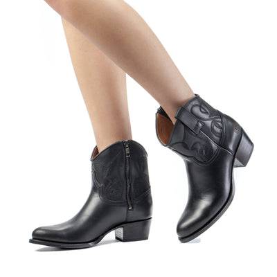 womens short black cowboy boots