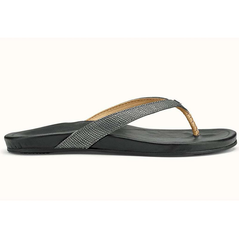 Olukai Women's Hi'Ona Sandal in Pewter & Black – Country Club Prep