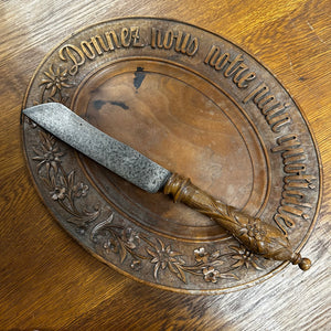 Finely Carved French Bread Plate and Knife - GladdingGoods