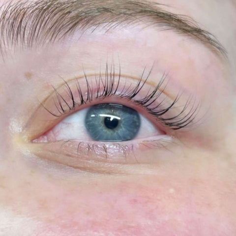 Lashlifting Ergebnis mit durchschnittlichen Wimpern