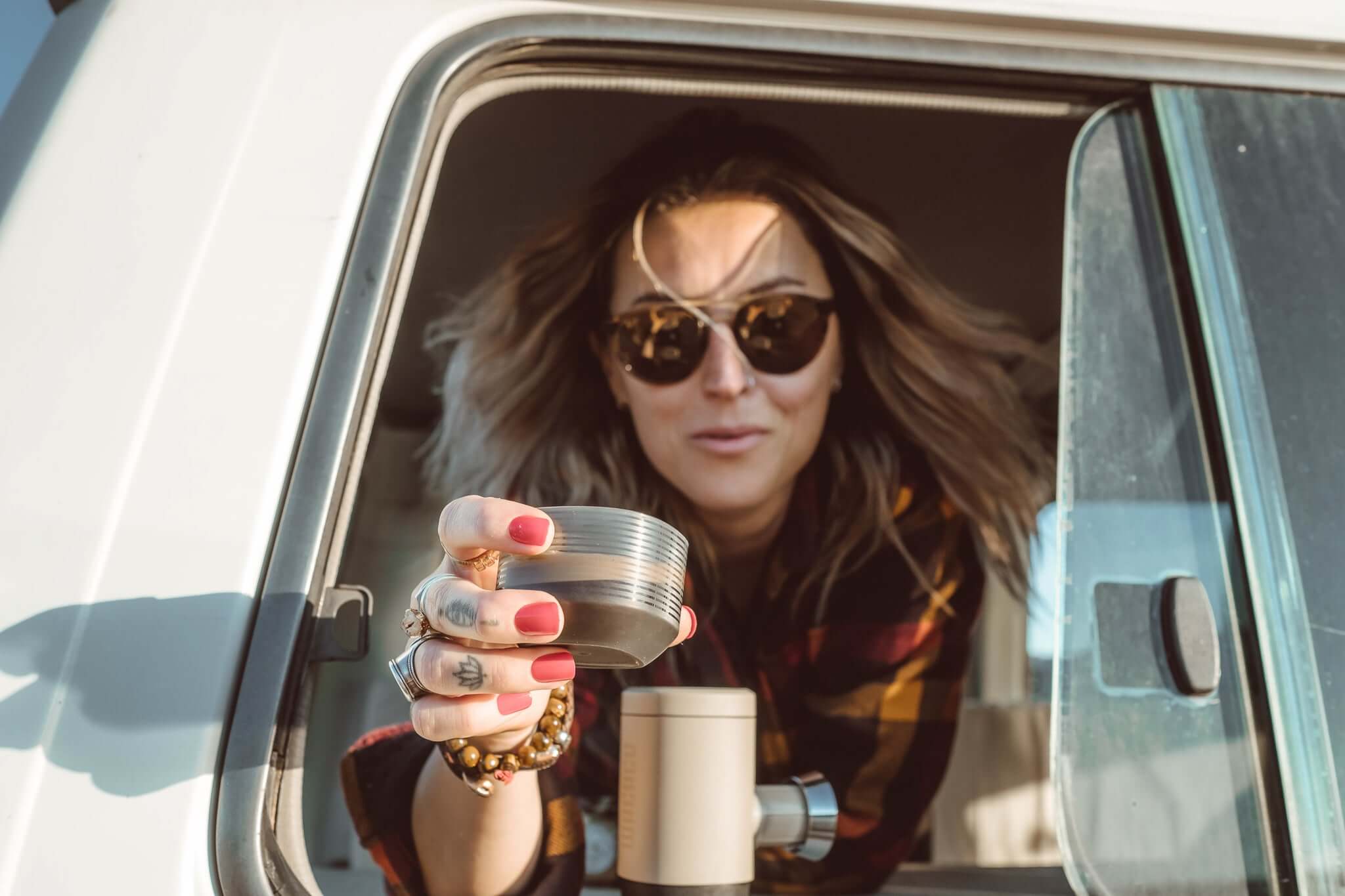 Cómo usar el Minipresso NS2: la cafetera portátil para cápsulas de caf