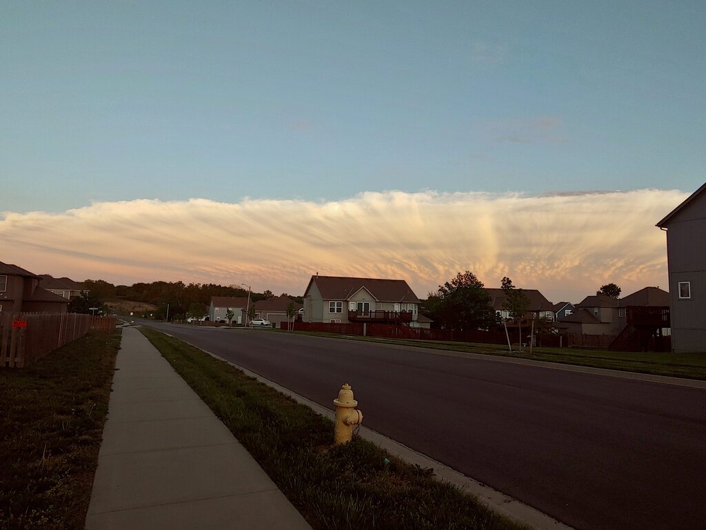 Mammatus clouds near GWG