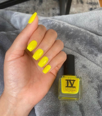 9 Subtle Ways to Flaunt Neon Nails This Summer - Elle India