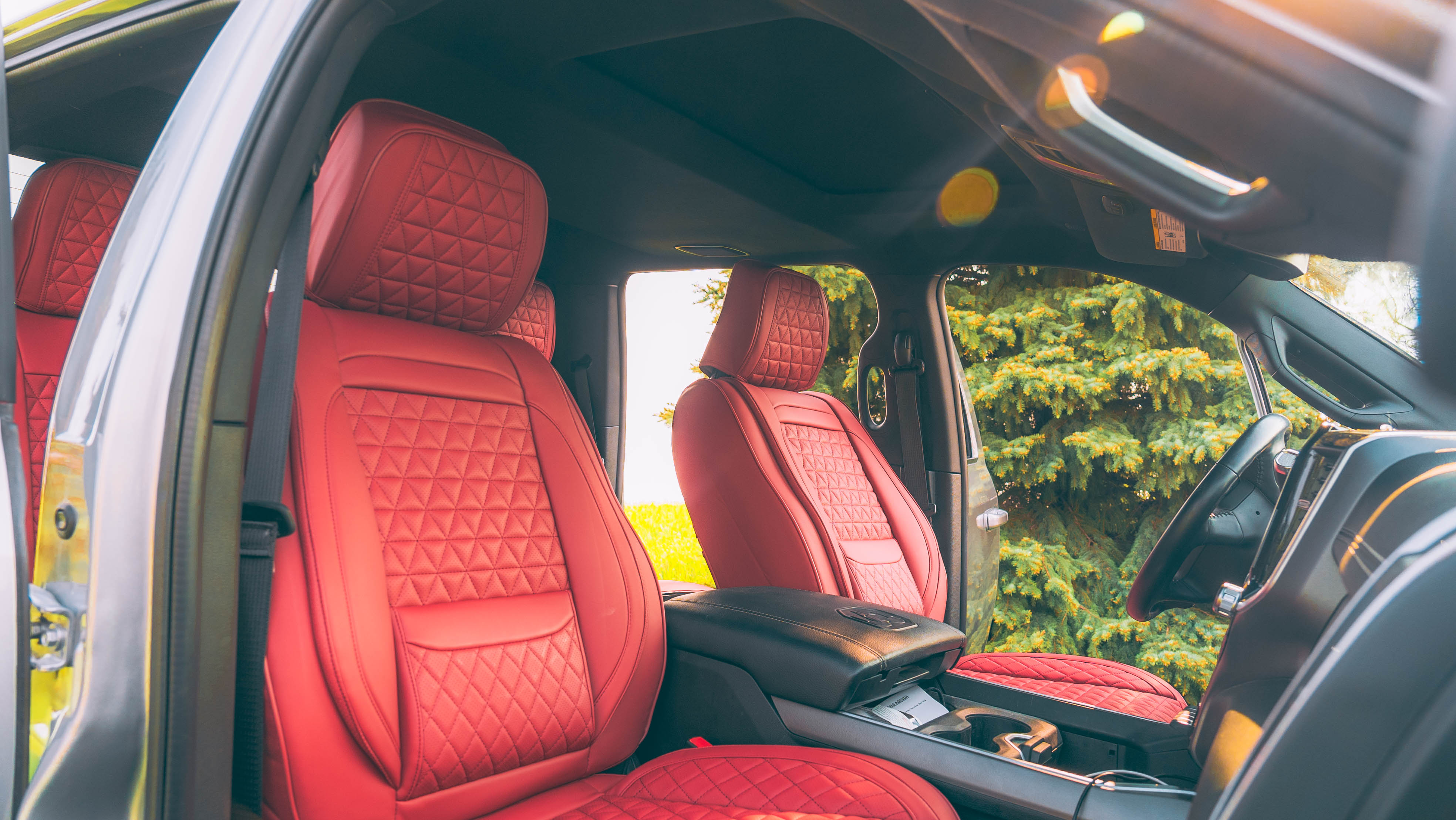 https://cdn.shopify.com/s/files/1/0732/5909/0212/files/Red__front_seats_fully_installed.jpg?v=1685717630