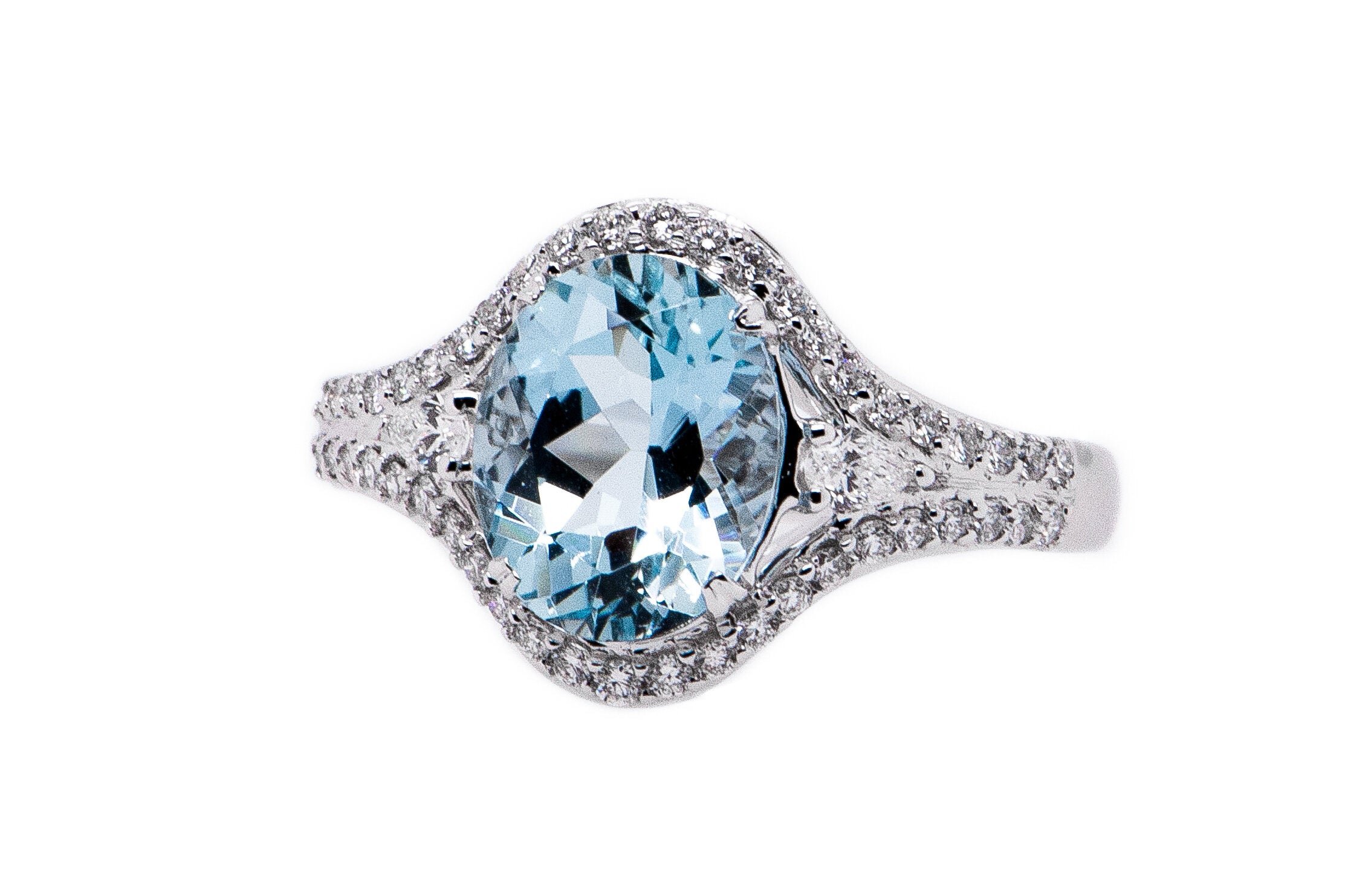 14kw Blue Diamond Center with Round Diamond sides – Hannoush 