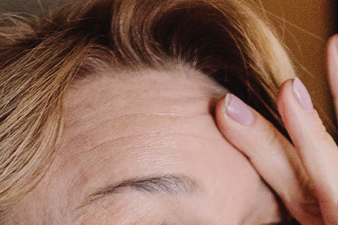 Say Goodbye To Forehead Wrinkles in 9 Easy Steps