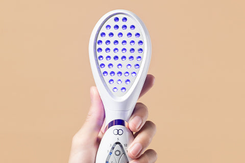 How does blue LED light therapy treat mild to moderate acne?