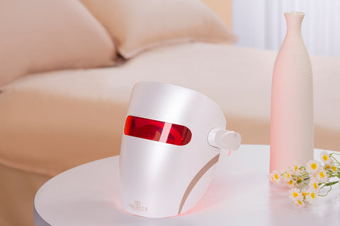 SHOULD YOU GET YOURSELF AN LED LIGHT THERAPY MASK?