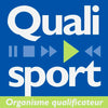 Entreprise certifiée Qualisport spécialisée dans la construction, la rénovation et l'entretien de courts de tennis en béton poreux - logo Qualisport inclus.