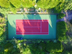 Peinture de qualité pour redonner vie au terrain de tennis