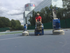 Entretien court de tennis résine et béton poreux