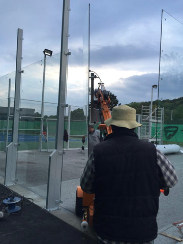 Installation des verres trempée par nos constructeur padel