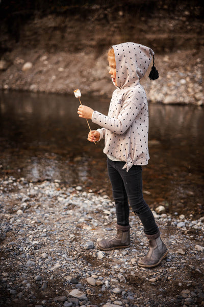 Mädchen mit Marshmallow mit Pullover aus Stoffonkel Jacquard