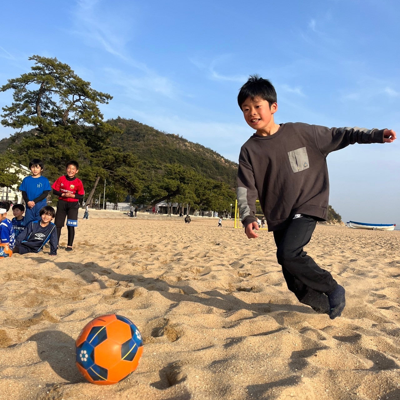 毎月のハレクティオ岡山主催ビーチサッカースクール活動〜2024年3月〜