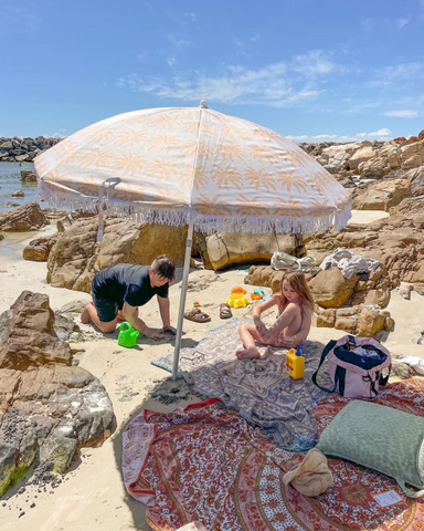 @katelyn.ellery family on a beach in South Australia 