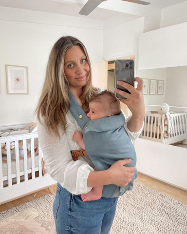 @katelyn.ellery selfie with babe in the Chekoh Baby Denim Clip Structured Carrier