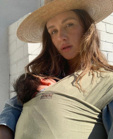 @manon.lacroix wears the Chekoh Baby Stretchy Wrap in Forest