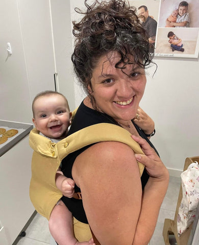 @stopthemunchies wears the new Chekoh Baby Clip Carrier in Camel