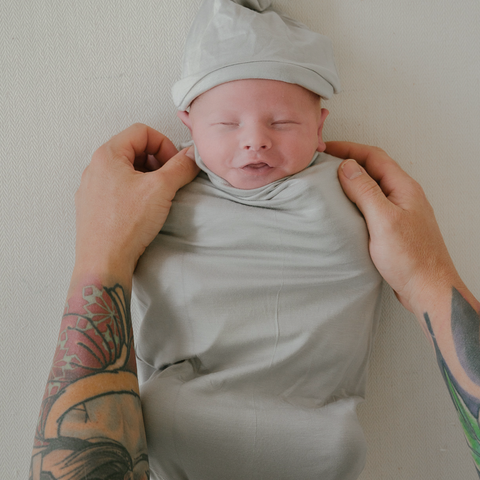 Chekoh Baby Newborn Outfit - The Pocket - With Beanie or Bow