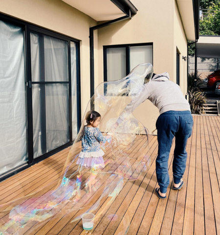 @zo.and.sunny family playtime with big bubbles 