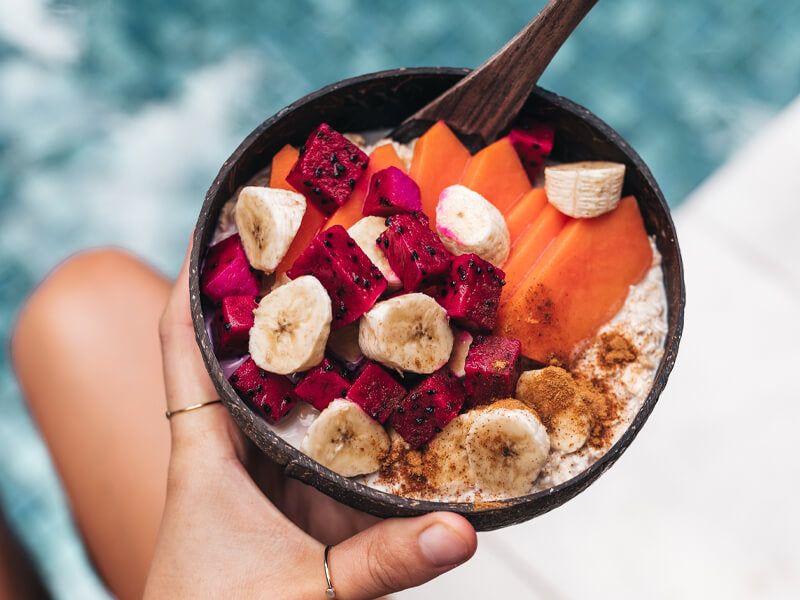 Revamp your oatmeal breakfast with a healthy and customizable recipe featuring mango, pitaya fruit, and the antioxidant-rich spice of cinnamon for optimal health benefits.