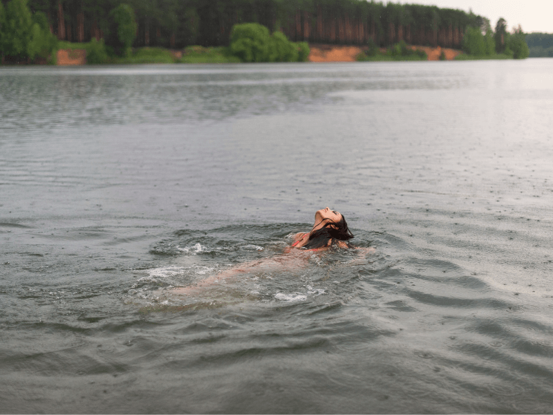 The Top Ten Transformative Physical and Mental Benefits of Wild Swimming for Women - v3 apparel womens seamless activewear, workout gymwear, fitness clothing and athleisure for gymy, running and yoga