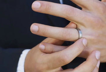 ignorancia la nieve meditación Anillos y Alianzas de boda para hombre: diferentes modelos y cómo esco