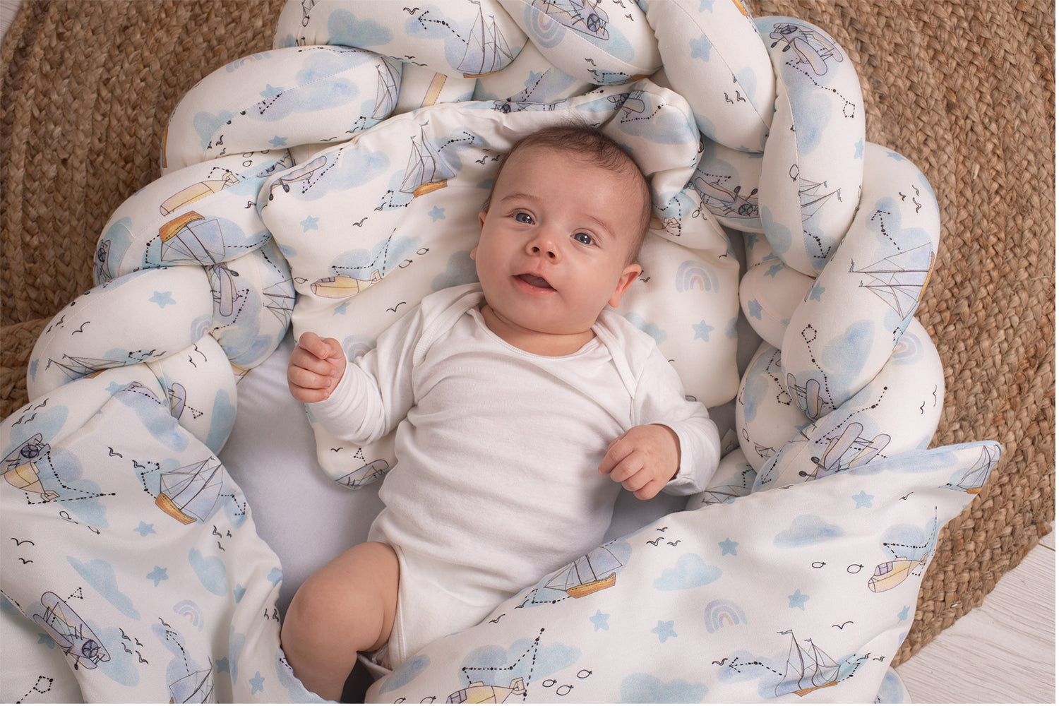 Pilota pentru copii Nature Bamboo by Amy din bambus si umplutura hipoalergenica BabySoft, Nori calatori, 70x65cm - 2 | YEO