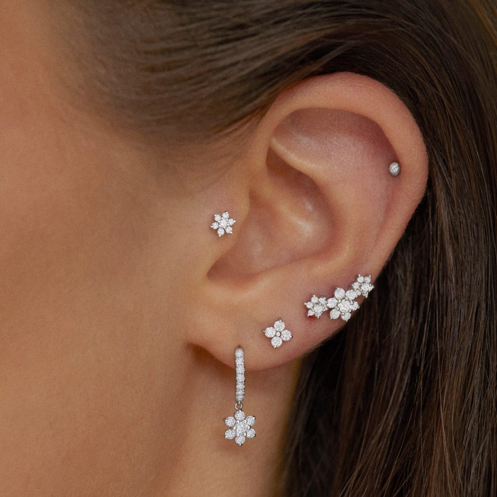 Ear look pendiente Piercing y Pendiente Trepador Rosette en Oro Blanco de 18 Kt