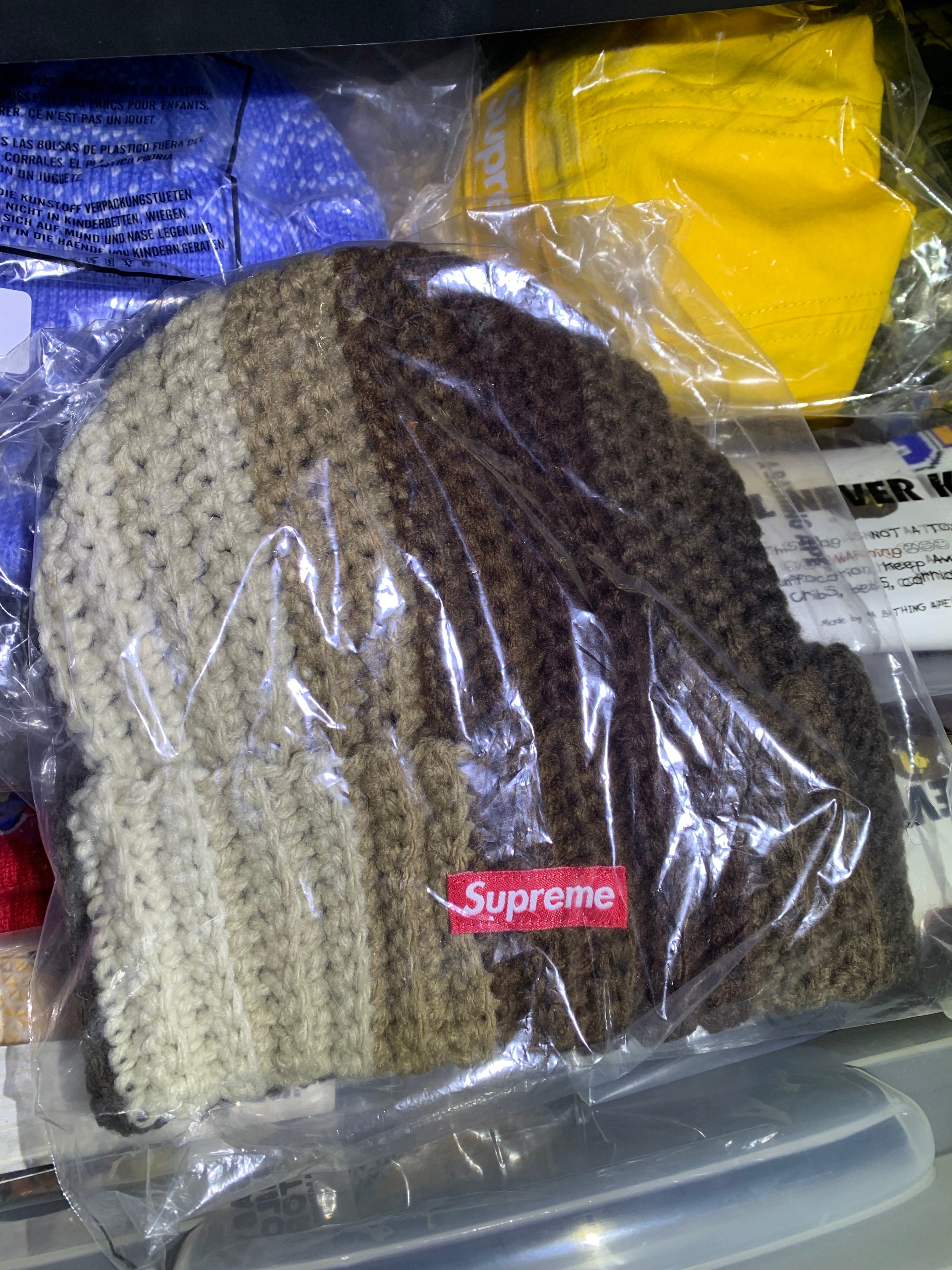 Supreme New Era Split Beanie – WRLDWIDEFITS