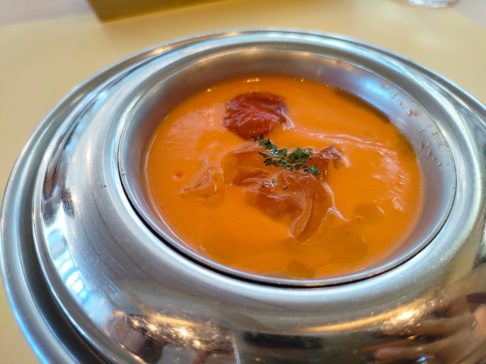 芝尾農園のトマトを使った特製冷製スープ