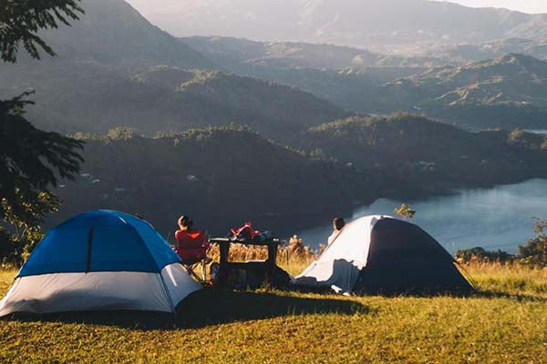 camping-by-lake