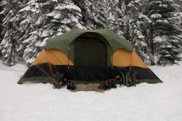 tent-in-the-snow