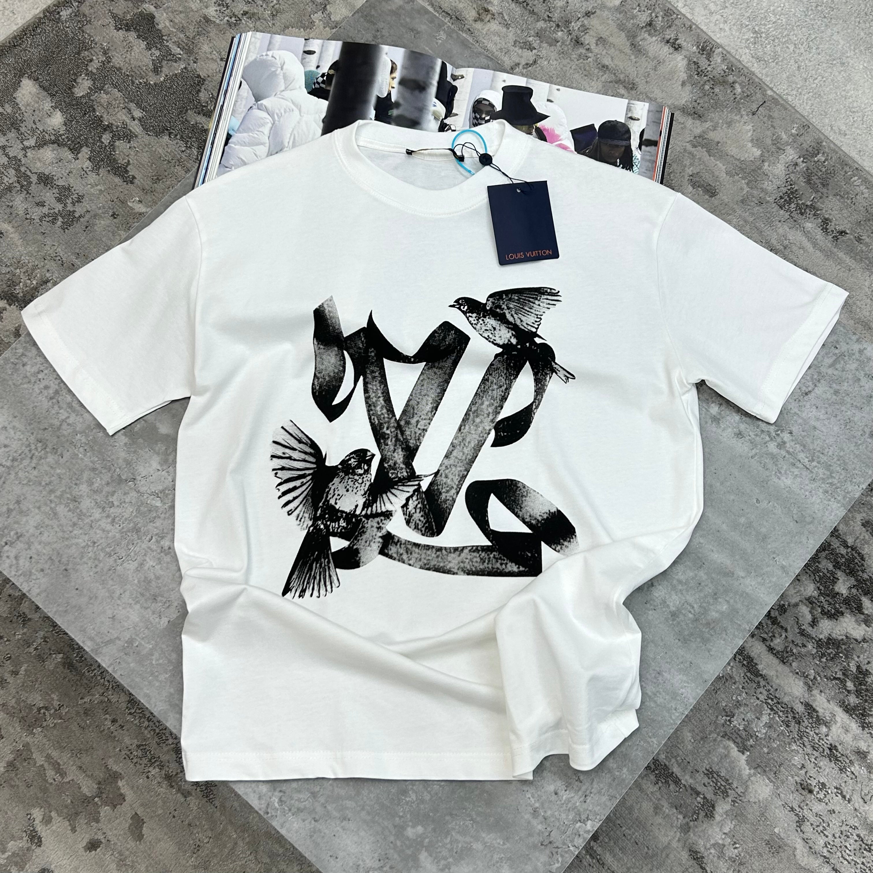 Louis Vuitton White T-Shirt Luxury Version 2