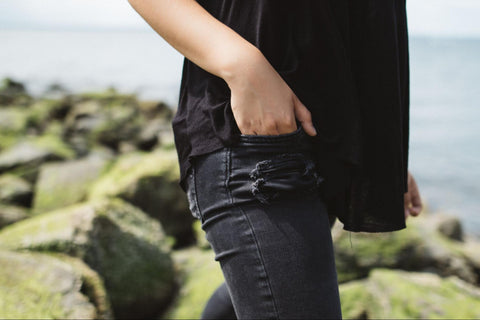 woman wearing black jeans