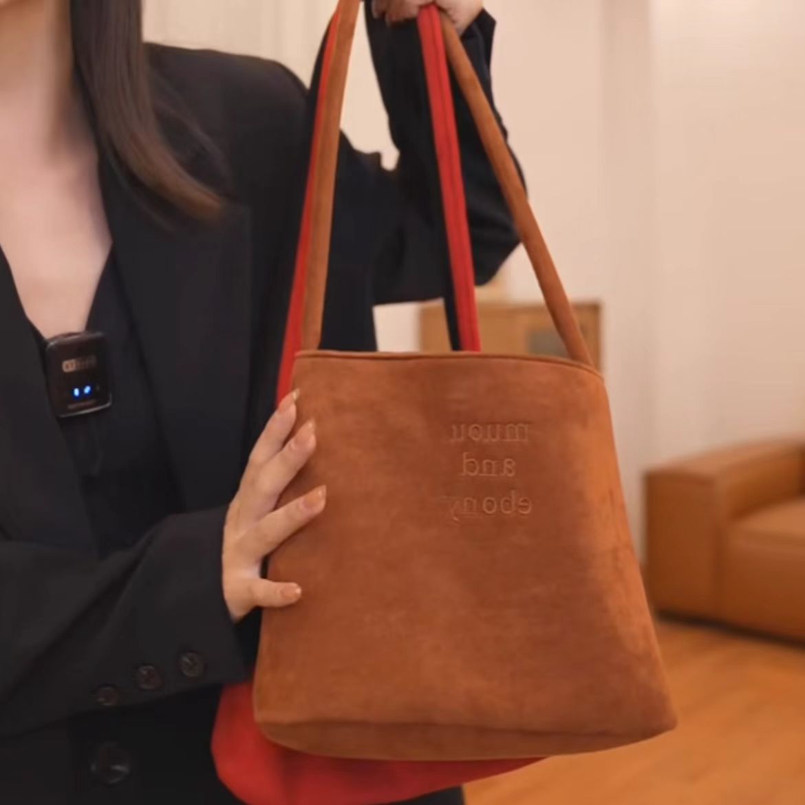 Weiyinxing New Korean Minority Fashion Commuter Bag Embroidered Velvet One-Shoulder Bag Bucket Bag Tote Handbag Leisure