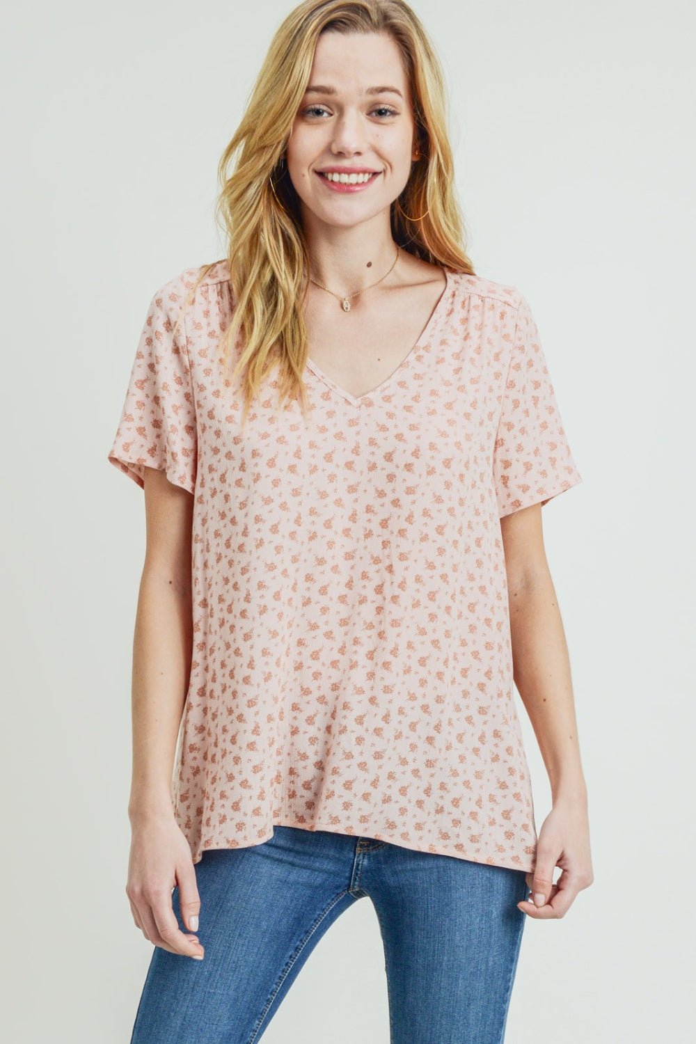  Floral Print V-Neck Short Sleeve T-Shirt in Peach 