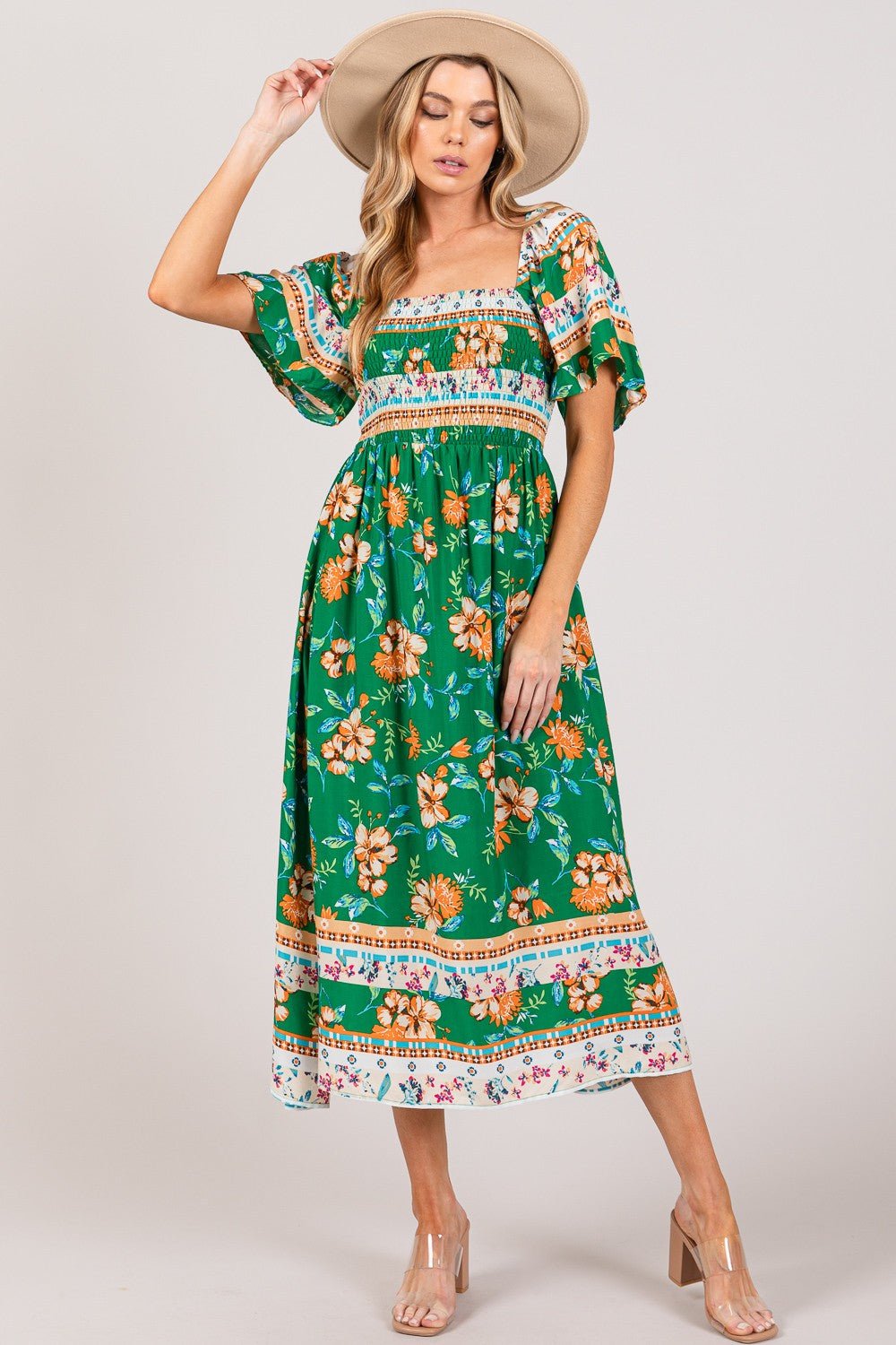  Robe midi smockée à manches courtes et imprimé floral en vert 