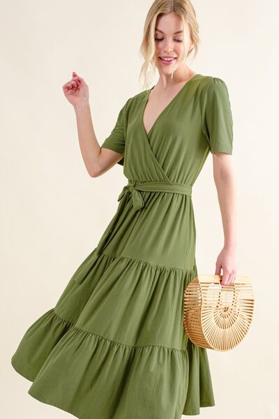  Robe mi-longue étagée douce à manches courtes en vert 